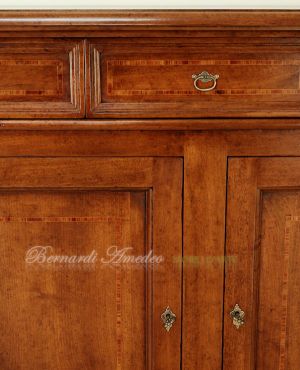 Credenza arte povera in legno massello di noce con intarsio in bois de rose